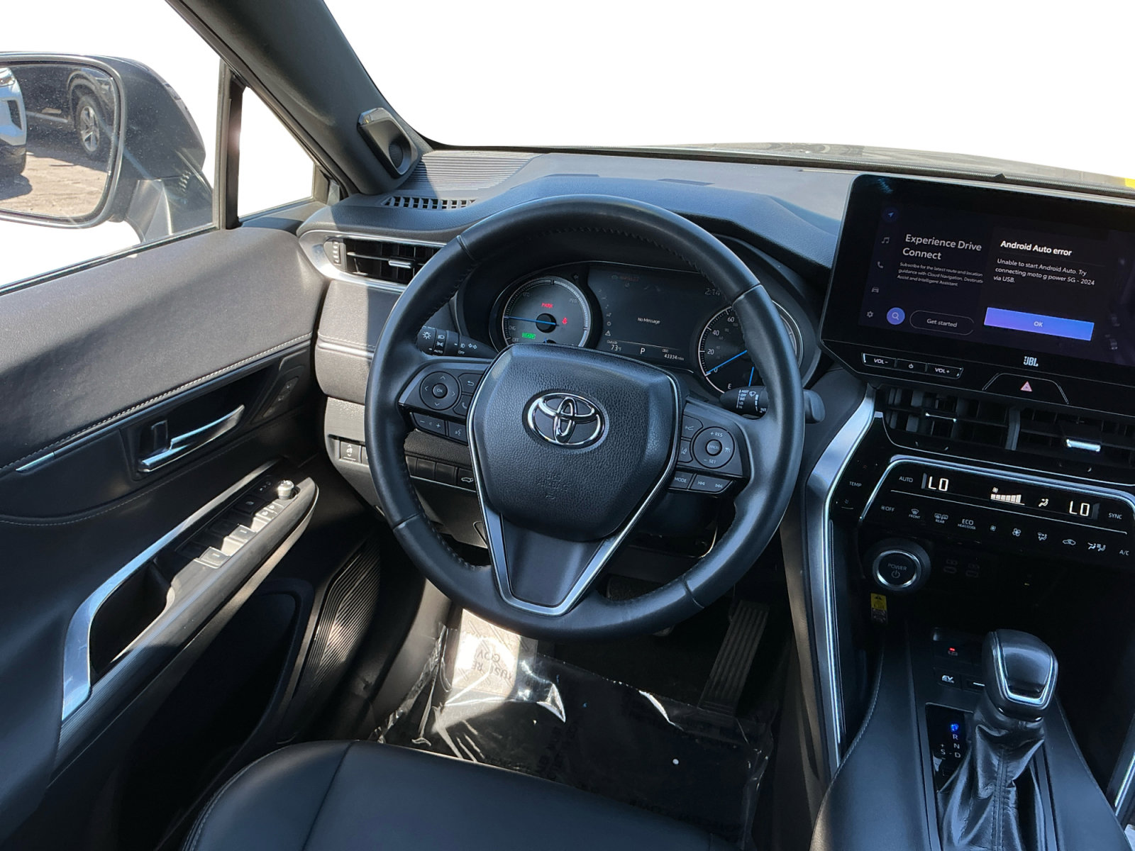 Used 2024 Toyota Venza XLE AWD/4WD image 12