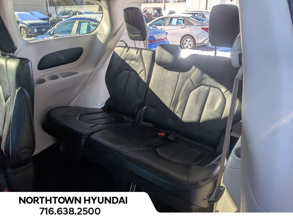 Used 2024 Chrysler Pacifica Touring-L image 37