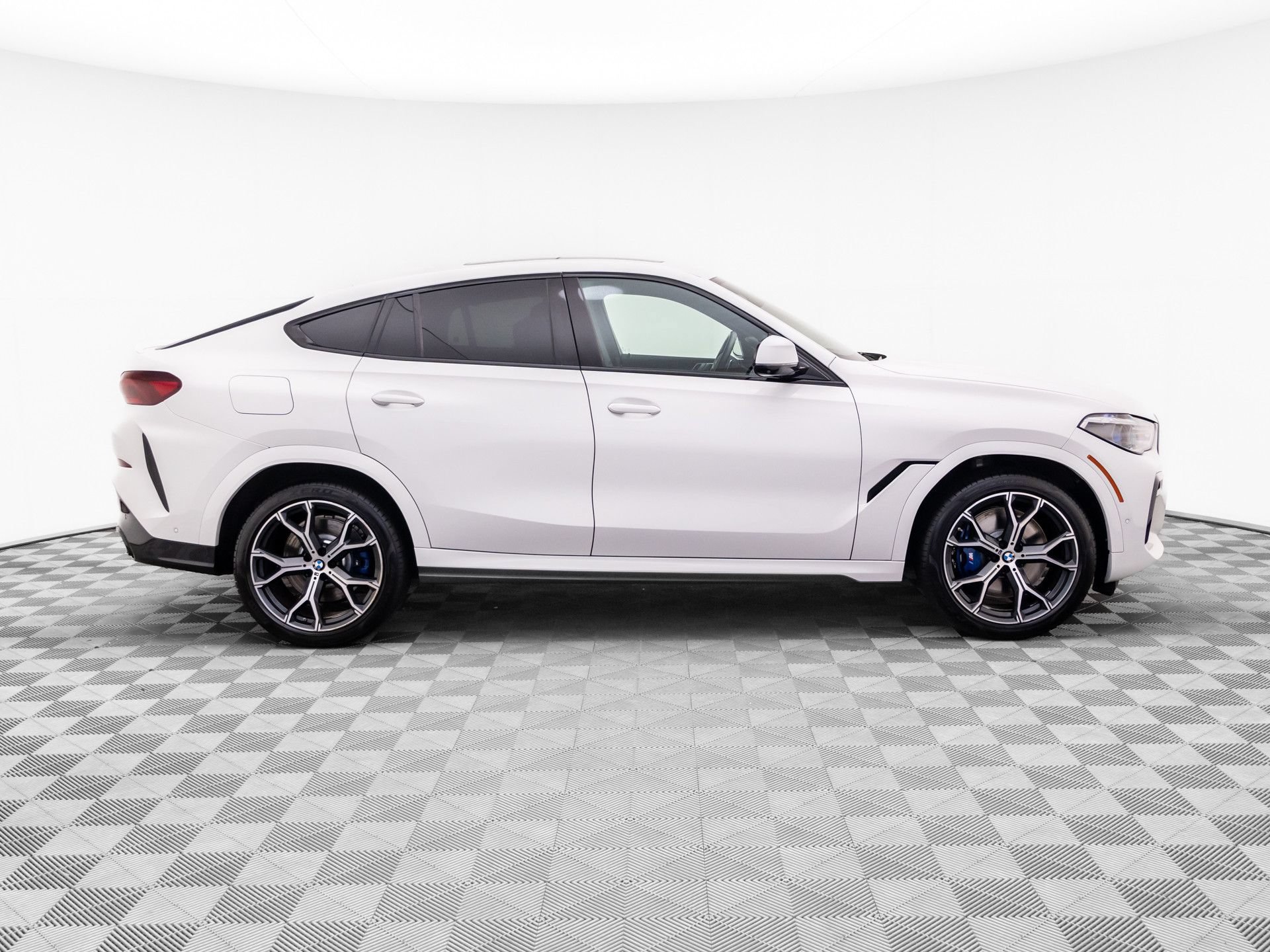 Used 2023 BMW X6 M50i w/ Executive Package AWD/4WD image 6