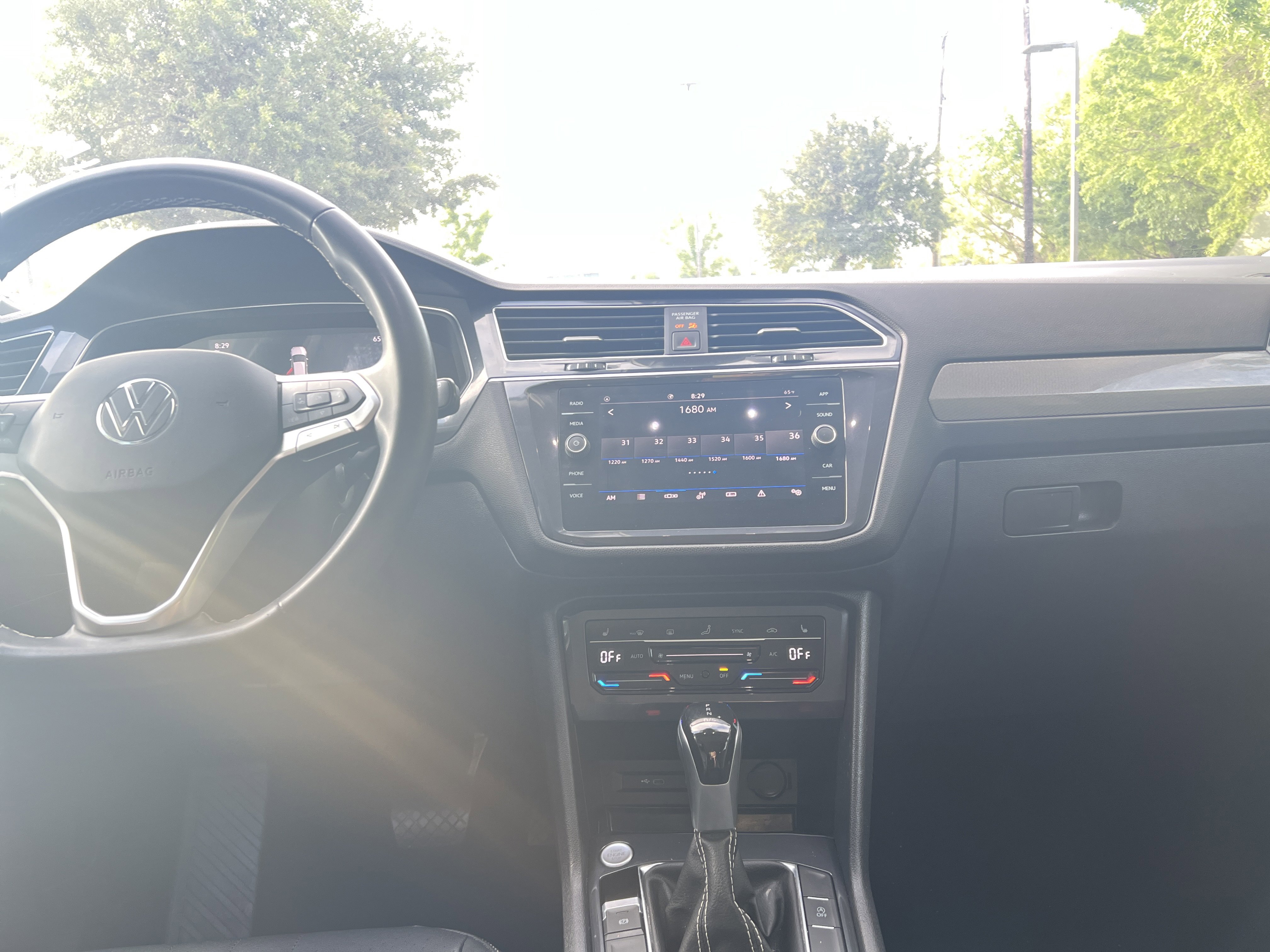 Certified 2023 Volkswagen Tiguan SE w/ Panoramic Sunroof Package FWD image 26