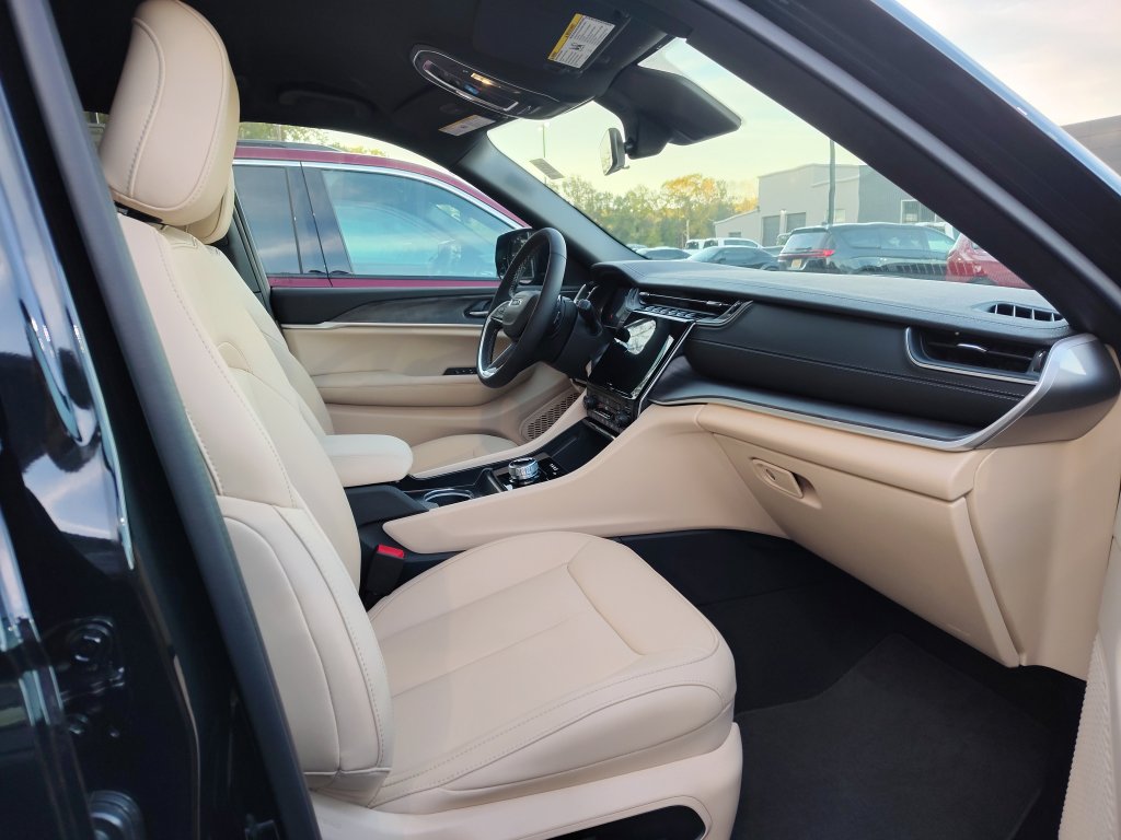 New 2025 Jeep Grand Cherokee Limited RWD image 27