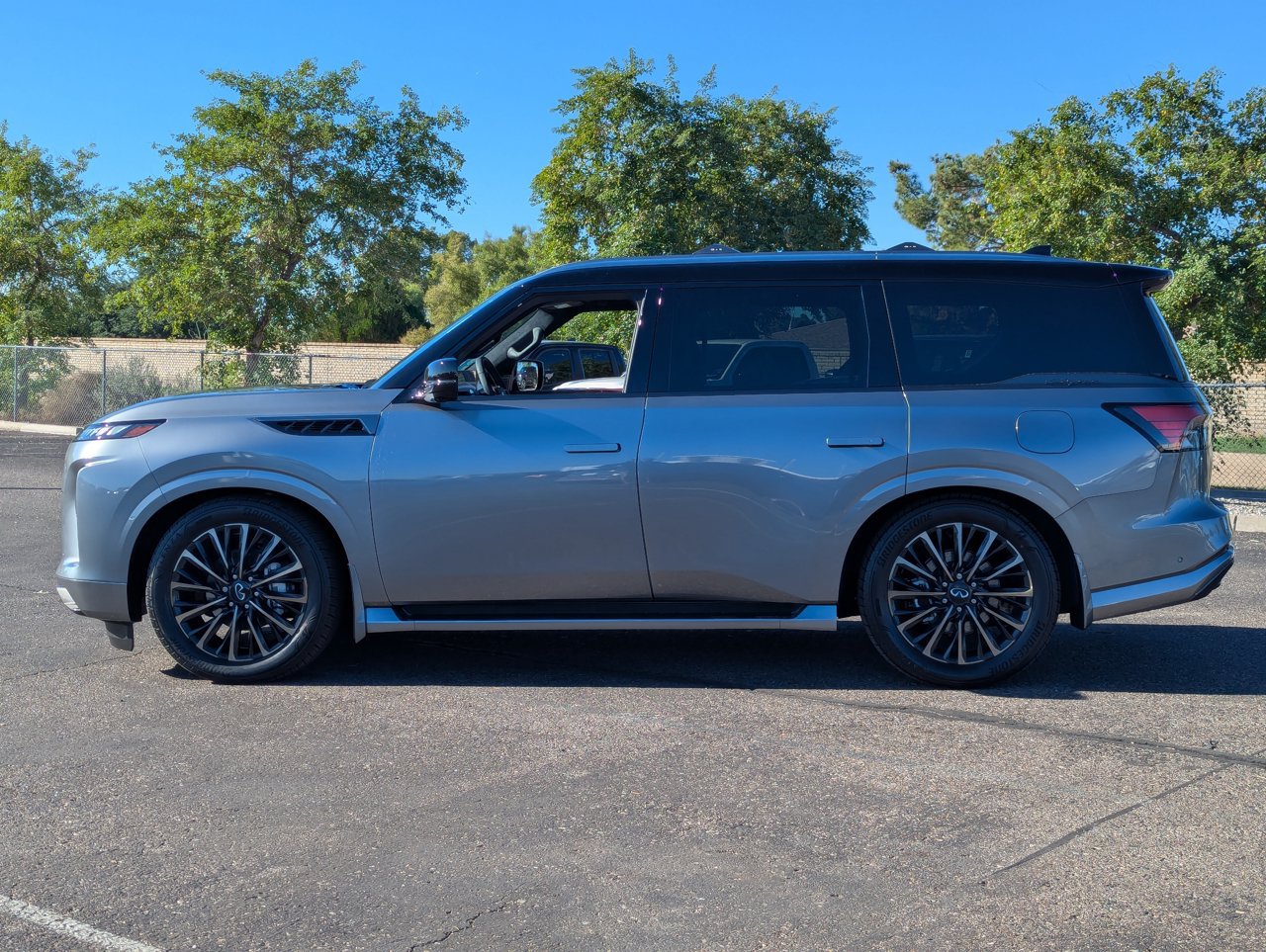 Certified 2026 INFINITI QX80 Autograph AWD/4WD image 3