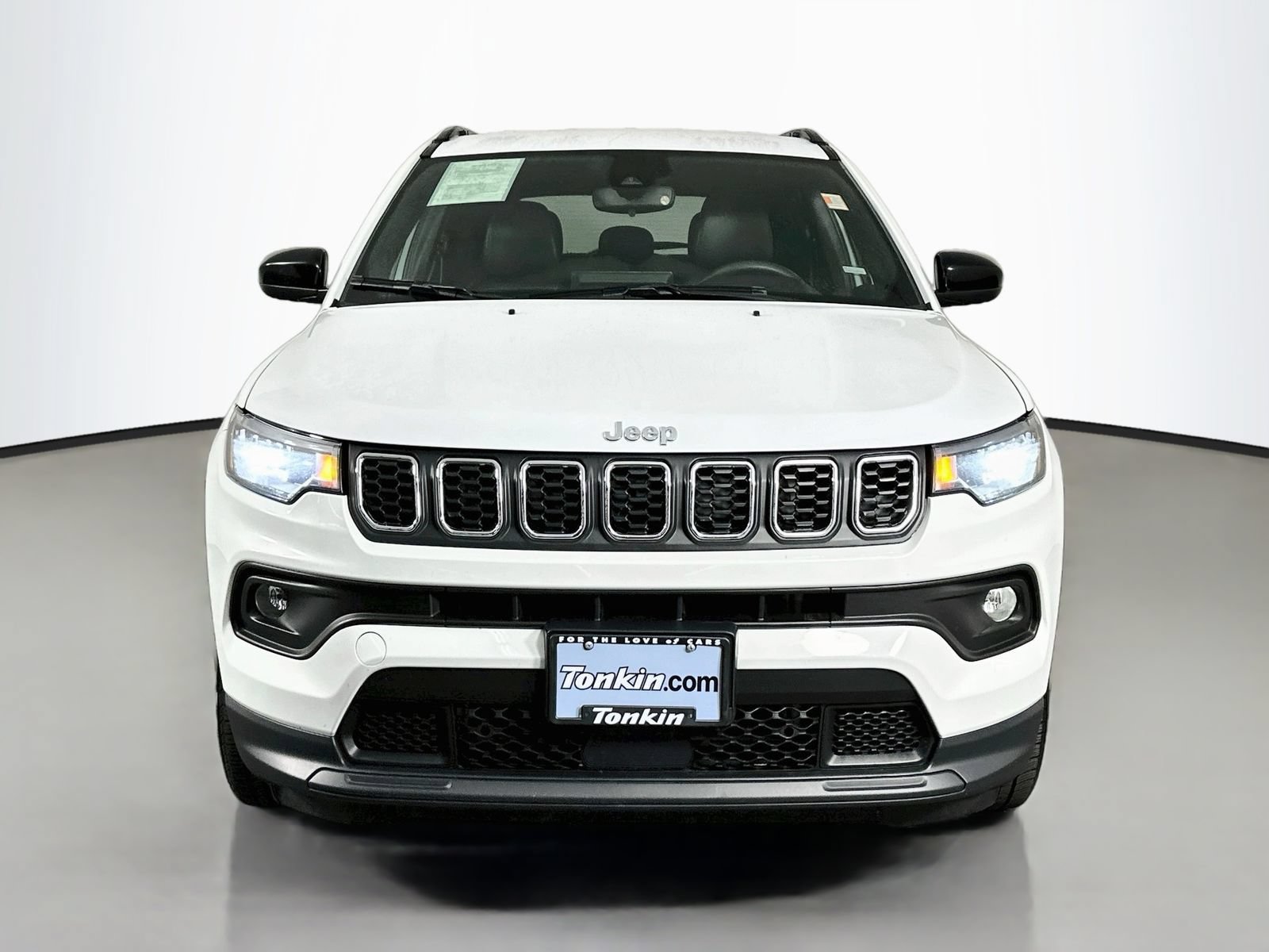 Used 2024 Jeep Compass Latitude AWD/4WD image 2