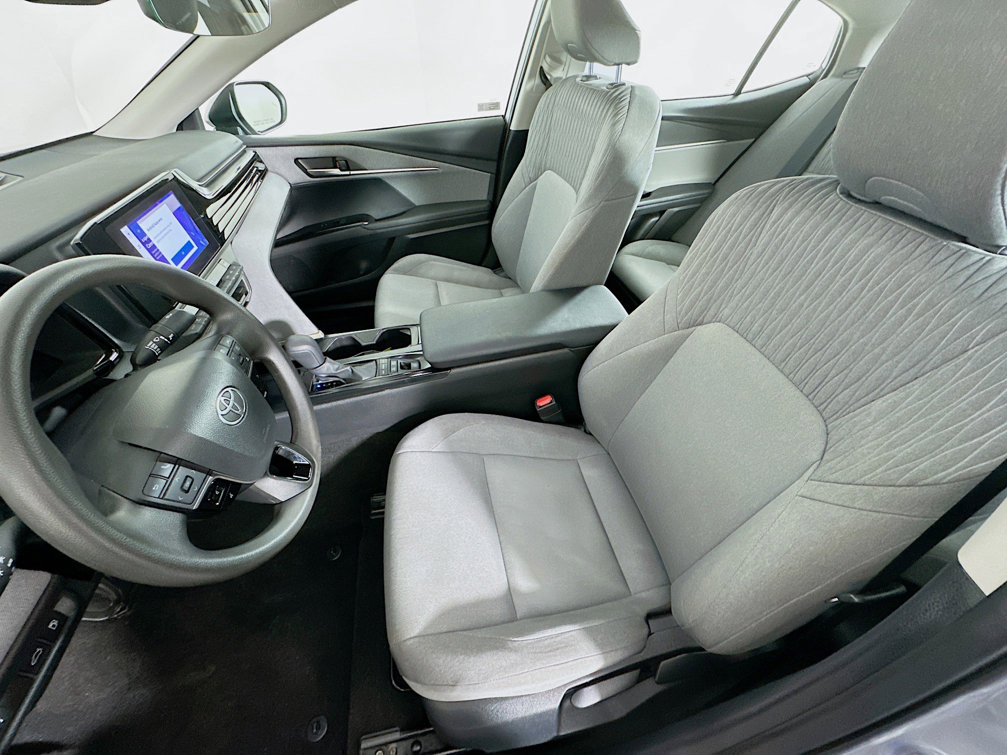 Used 2025 Toyota Camry LE image 13