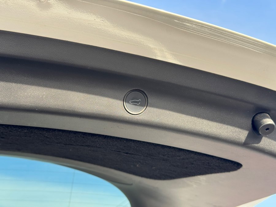 Used 2022 Tesla Model Y Performance image 31