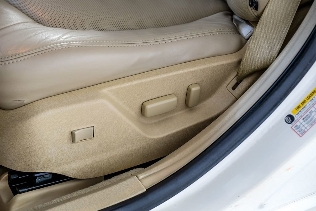 Used 2008 Cadillac CTS 3.6 w/ Wood Trim Package image 28