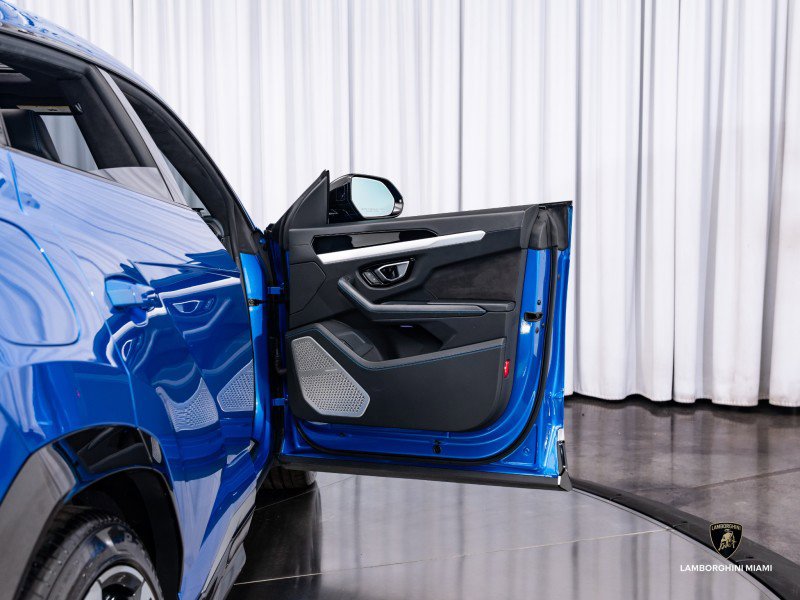 Used 2020 Lamborghini Urus image 34