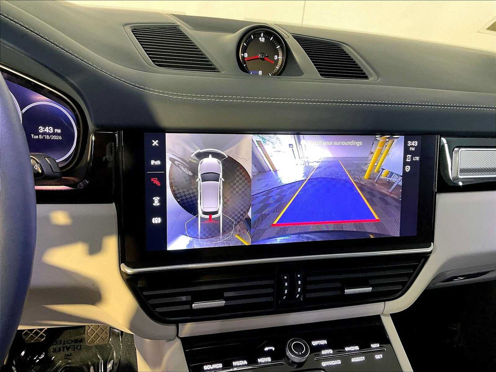 Certified 2023 Porsche Cayenne AWD/4WD image 31