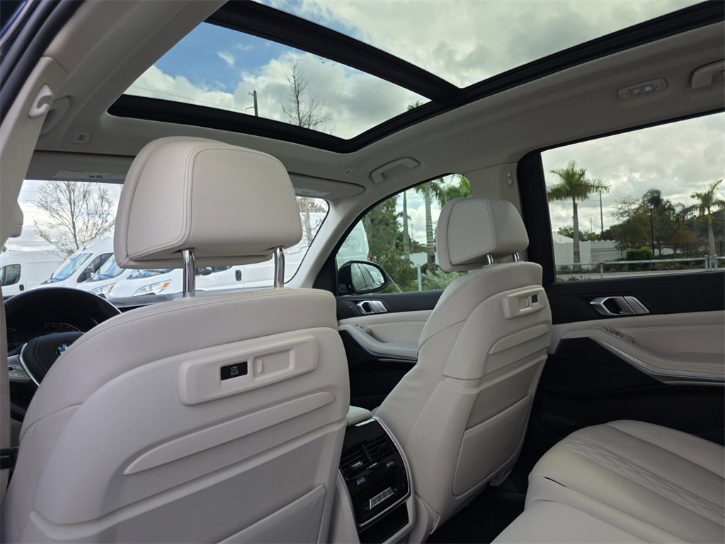Used 2022 BMW X7 xDrive40i w/ Premium Package image 21