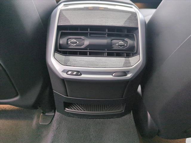 Used 2023 BMW 740i w/ Parking Assistance Package image 18