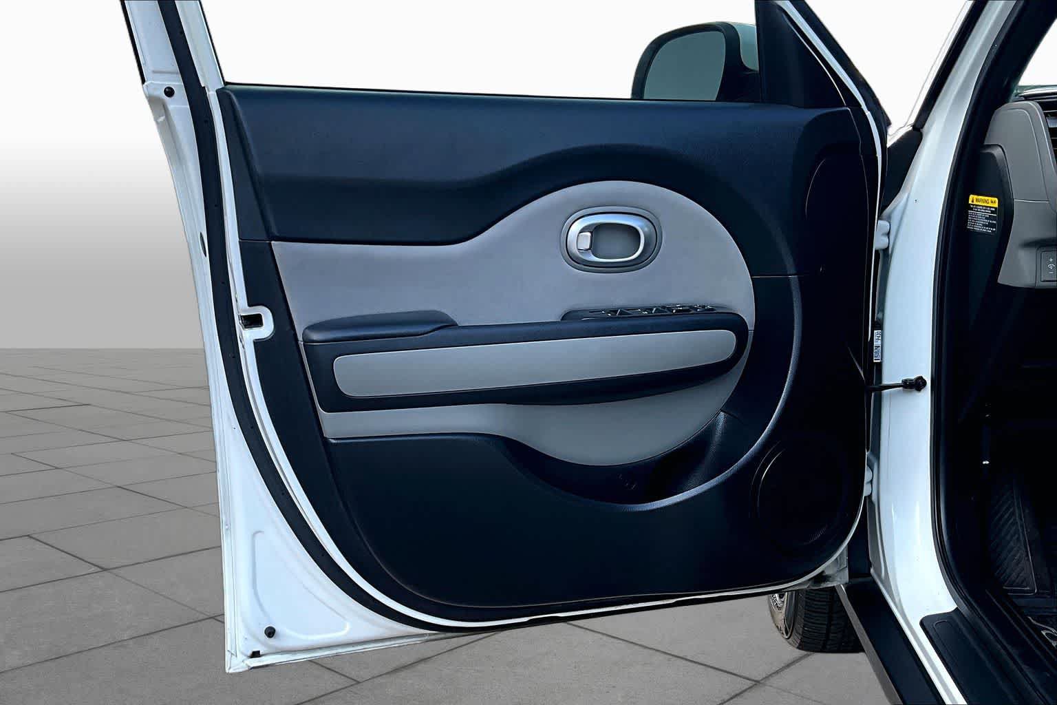 Used 2014 Kia Soul FWD image 21