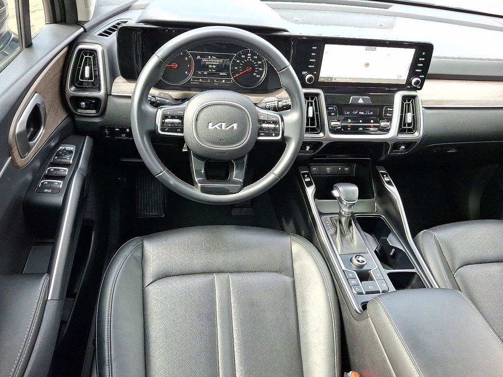 Used 2023 Kia Sorento EX w/ Panoramic Sunroof Package image 12