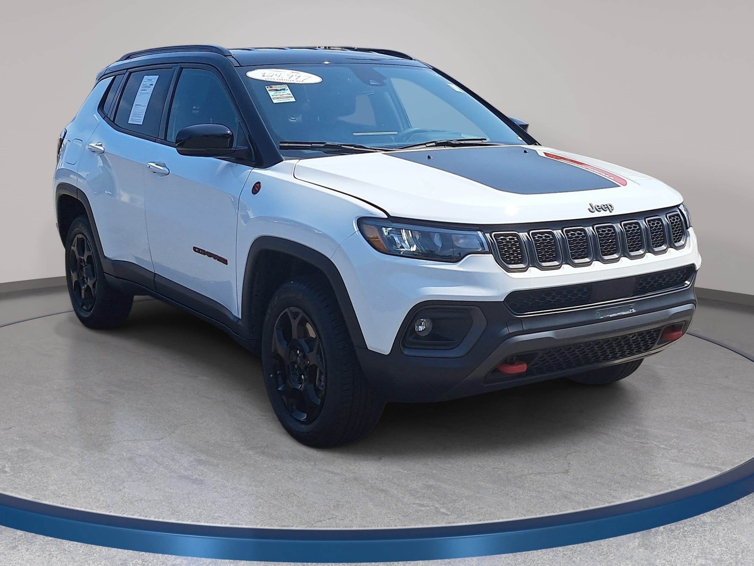 Used 2023 Jeep Compass Trailhawk AWD/4WD image 3