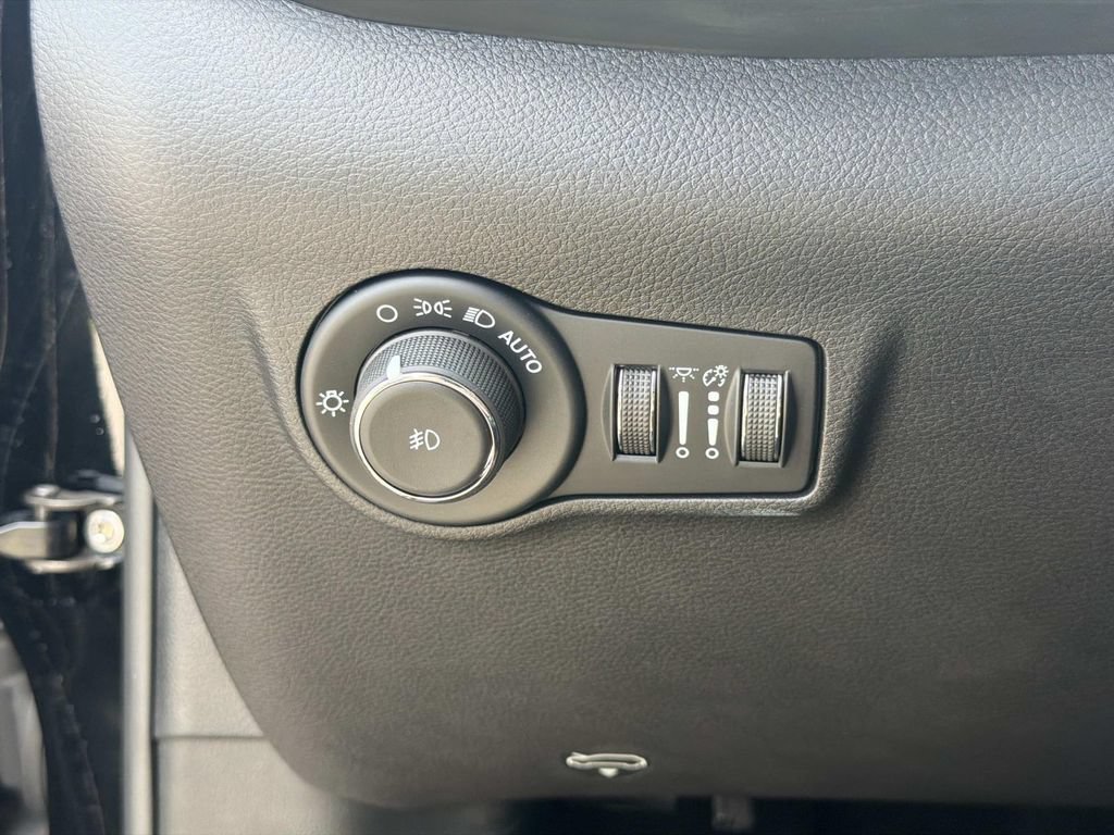 New 2026 Jeep Compass Limited w/ Sun, Sound & Navigation Group AWD/4WD image 13