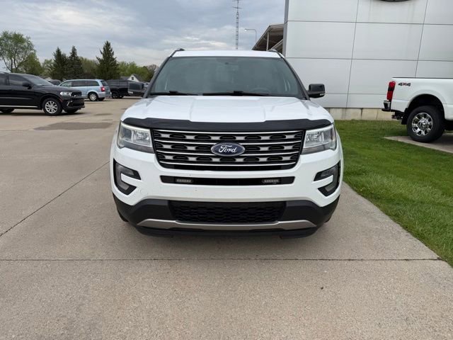 Used 2017 Ford Explorer XLT w/ Equipment Group 201A AWD/4WD image 9