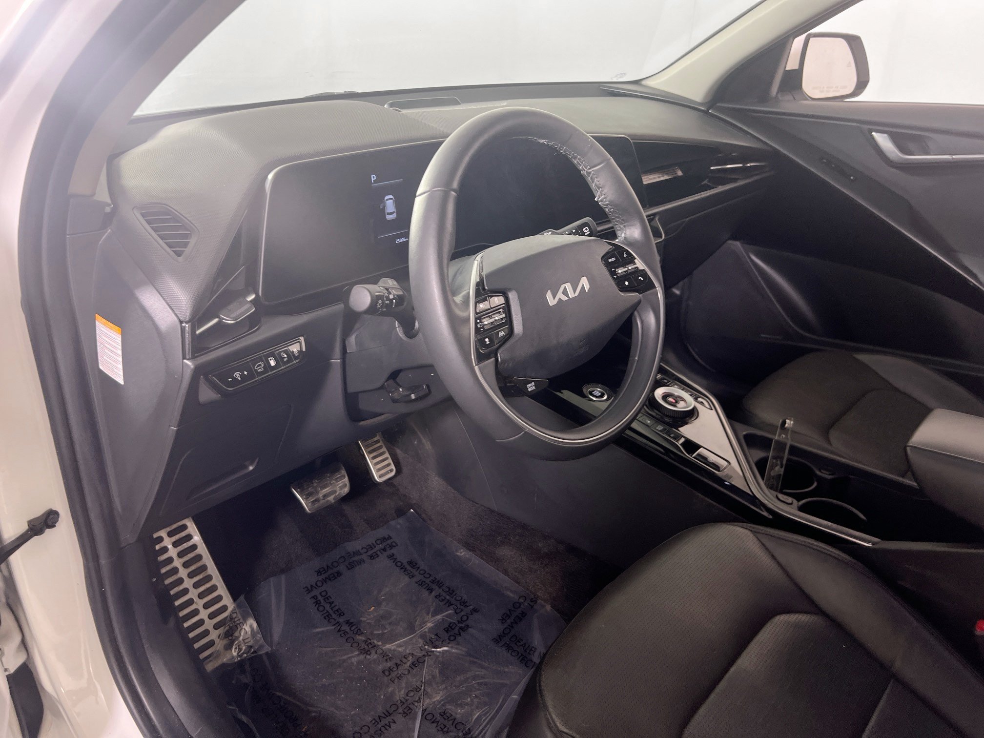 Used 2023 Kia Niro SX Touring FWD image 9