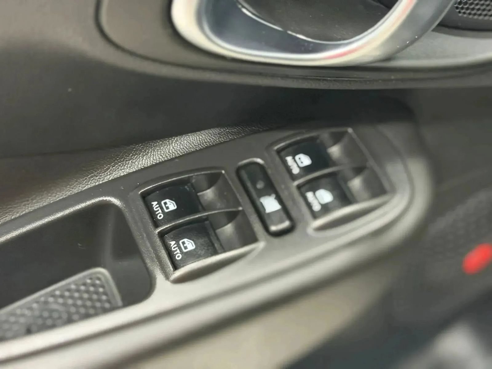 Used 2018 FIAT 500L Lounge FWD image 22