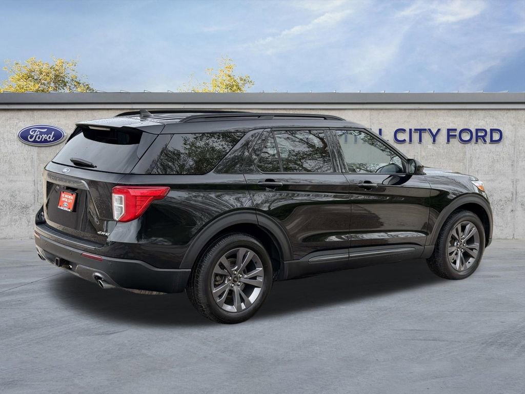 Used 2023 Ford Explorer XLT w/ Equipment Group 202A image 5