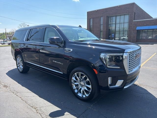 Used 2021 GMC Yukon XL Denali AWD/4WD image 1
