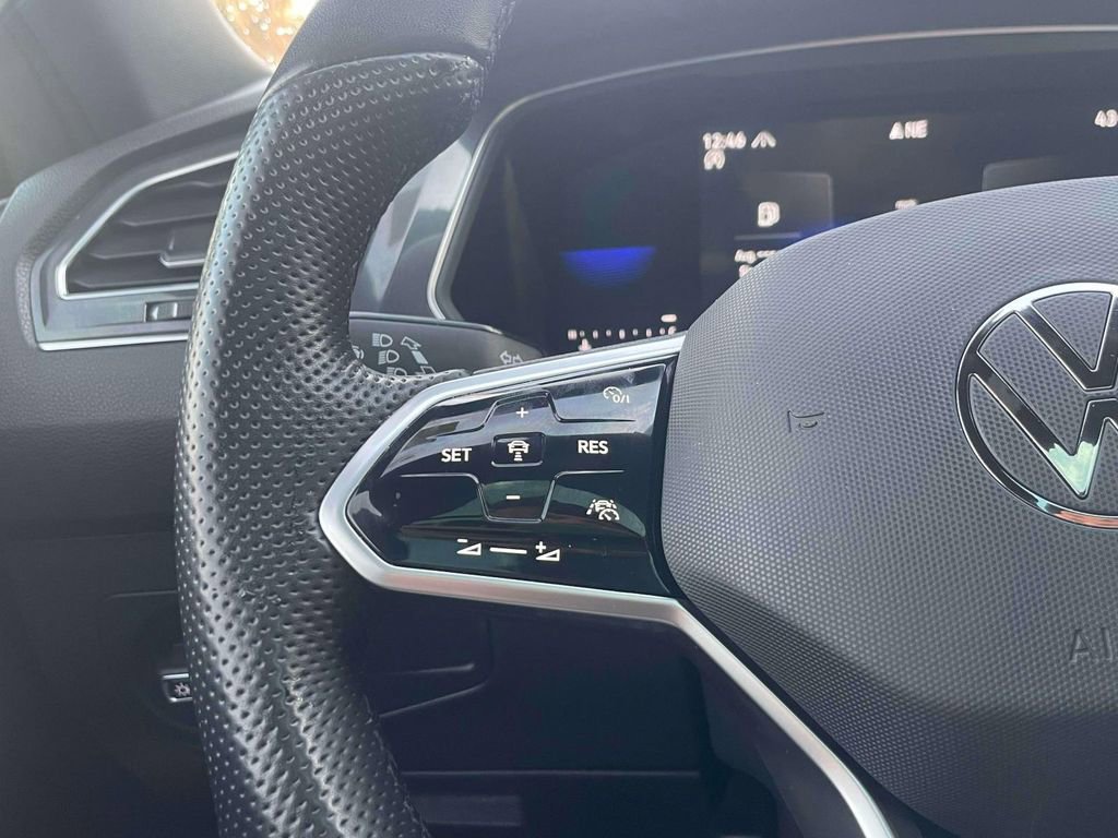 Used 2023 Volkswagen Tiguan SE R-Line image 24