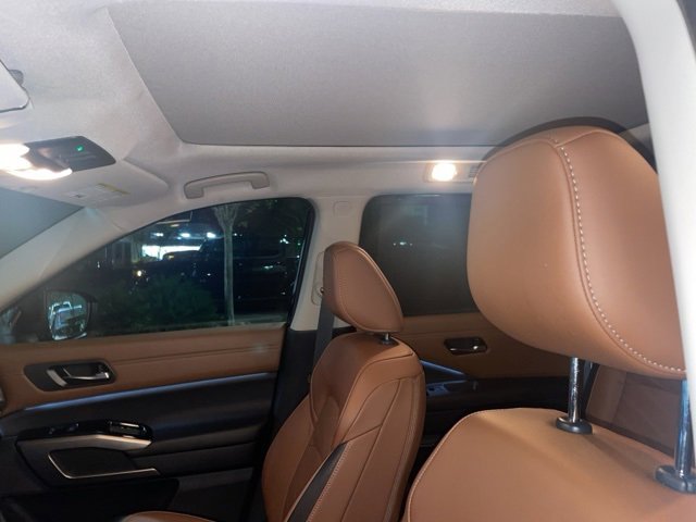 Used 2023 Nissan Pathfinder Platinum image 2