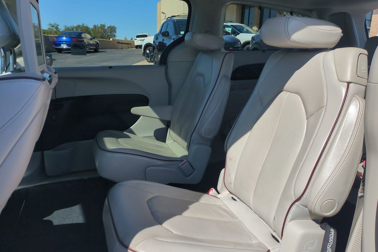 Used 2020 Chrysler Pacifica Limited w/ Tire & Wheel Group image 24