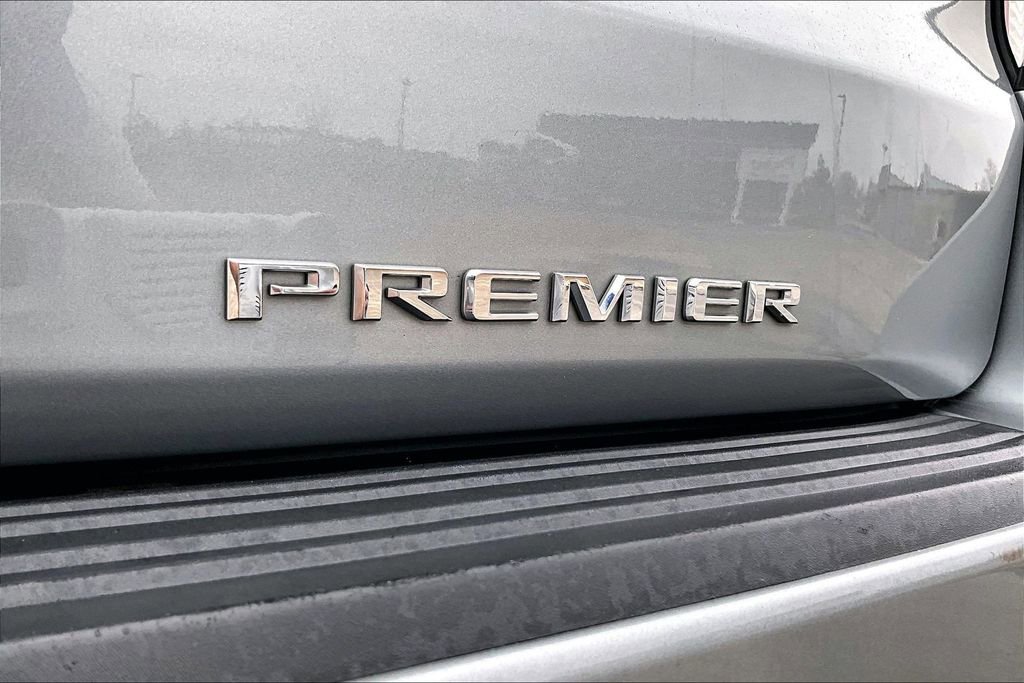 Used 2024 Chevrolet Suburban Premier image 24