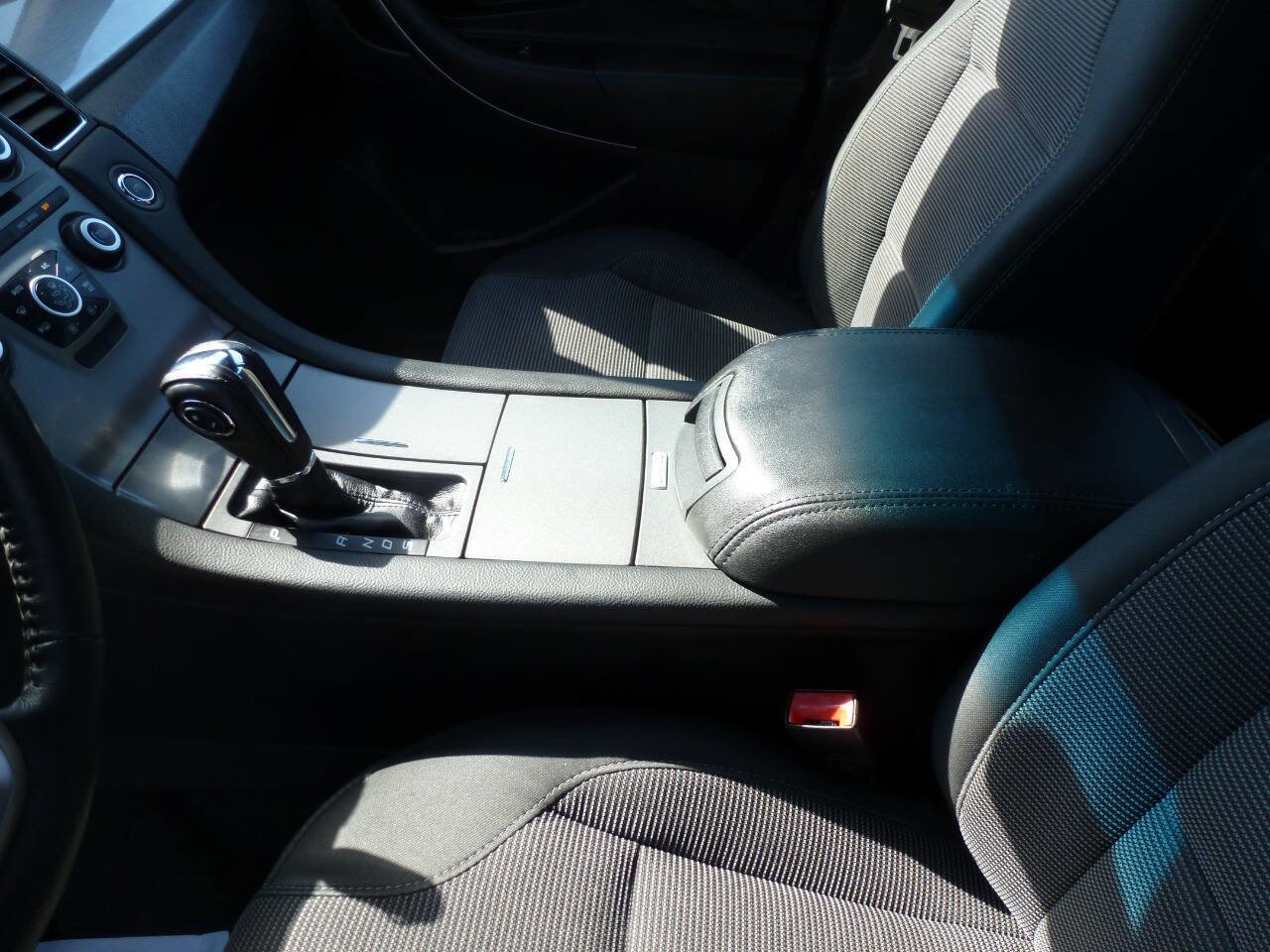 Used 2017 Ford Taurus SEL FWD image 16