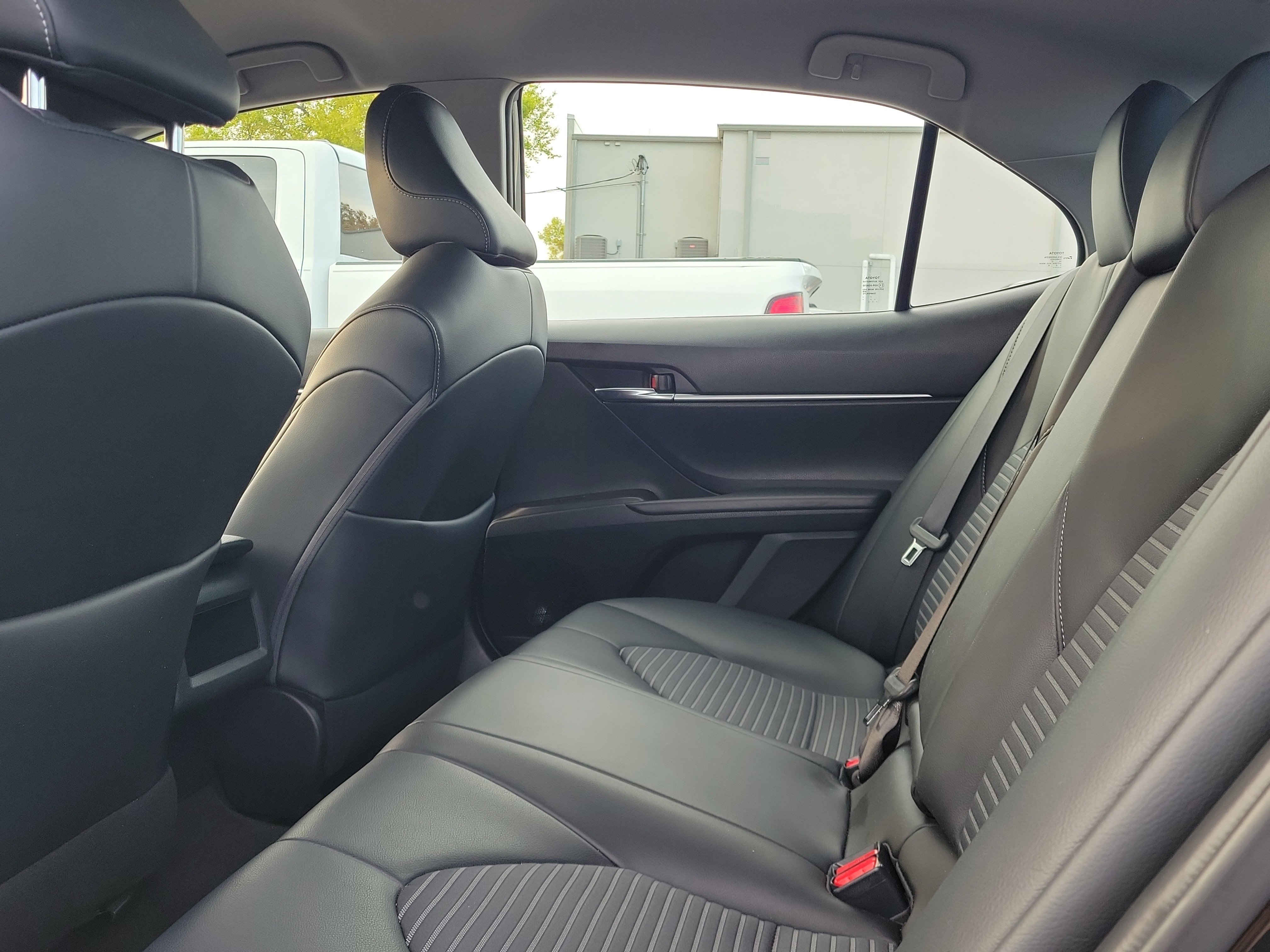 Used 2021 Toyota Camry SE w/ Convenience Package image 12