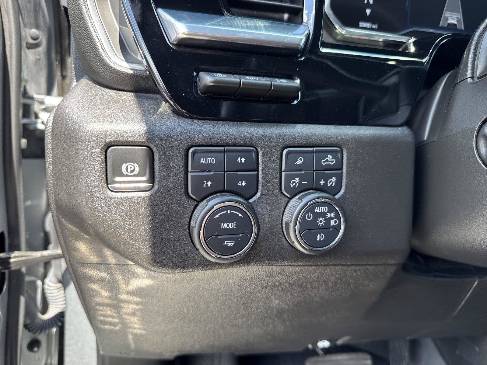 Used 2025 Chevrolet Silverado 1500 High Country AWD/4WD image 17