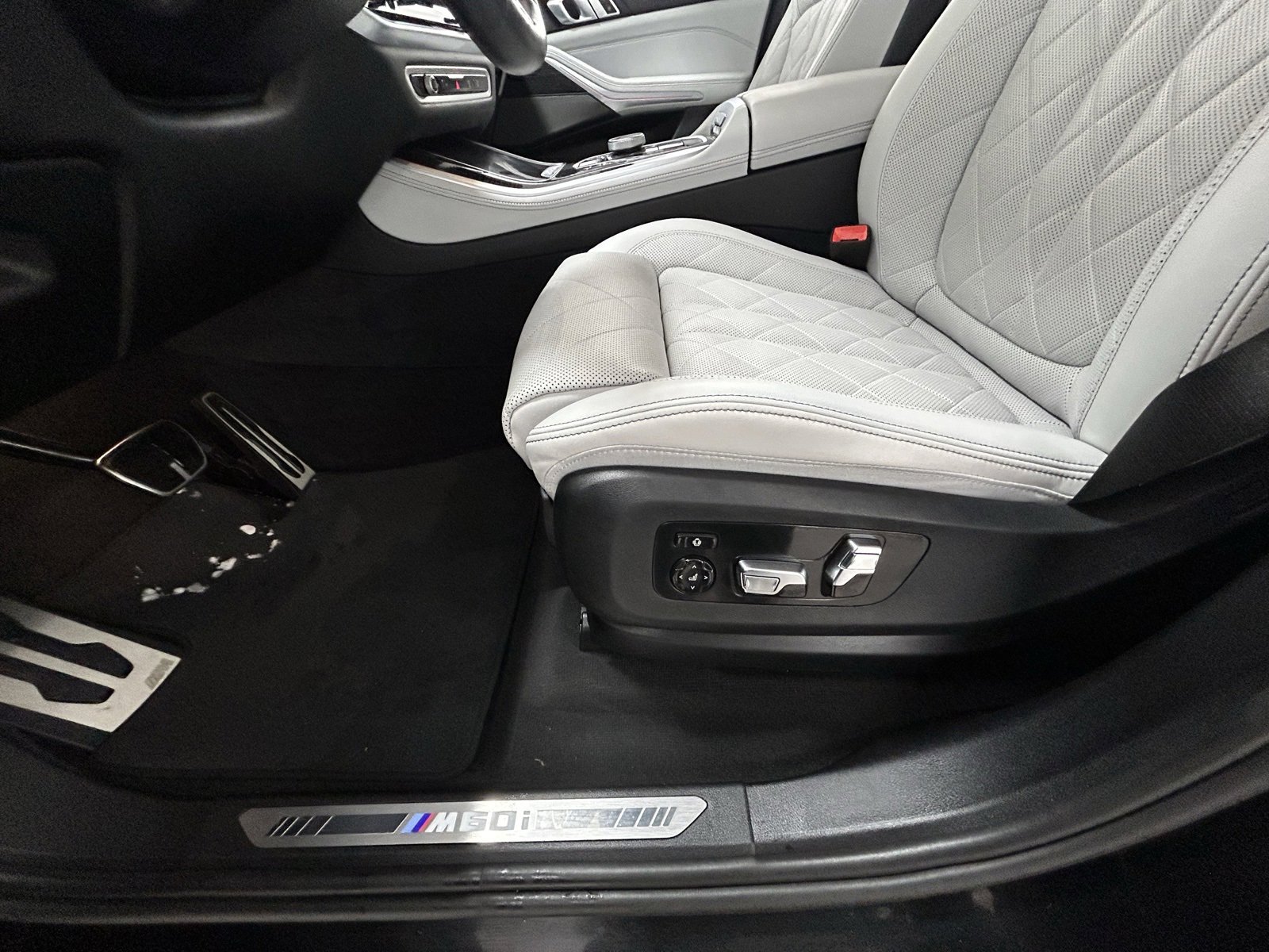 Used 2025 BMW X5 M60i image 31