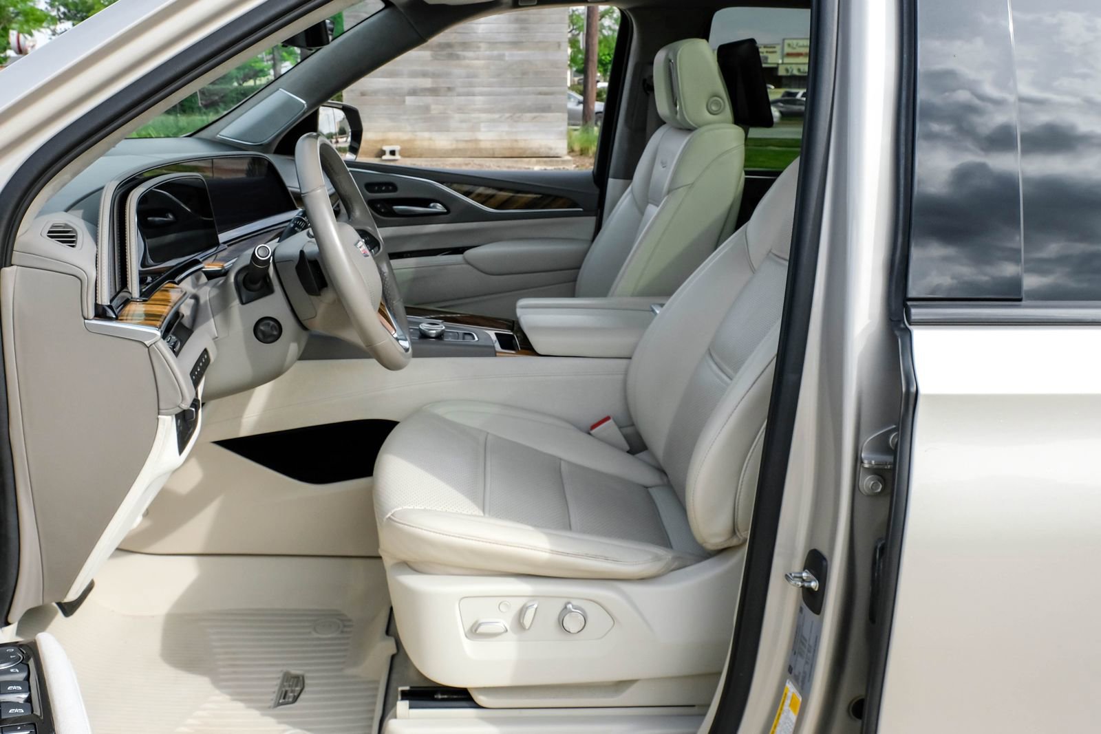 Used 2021 Cadillac Escalade Sport Platinum AWD/4WD image 4