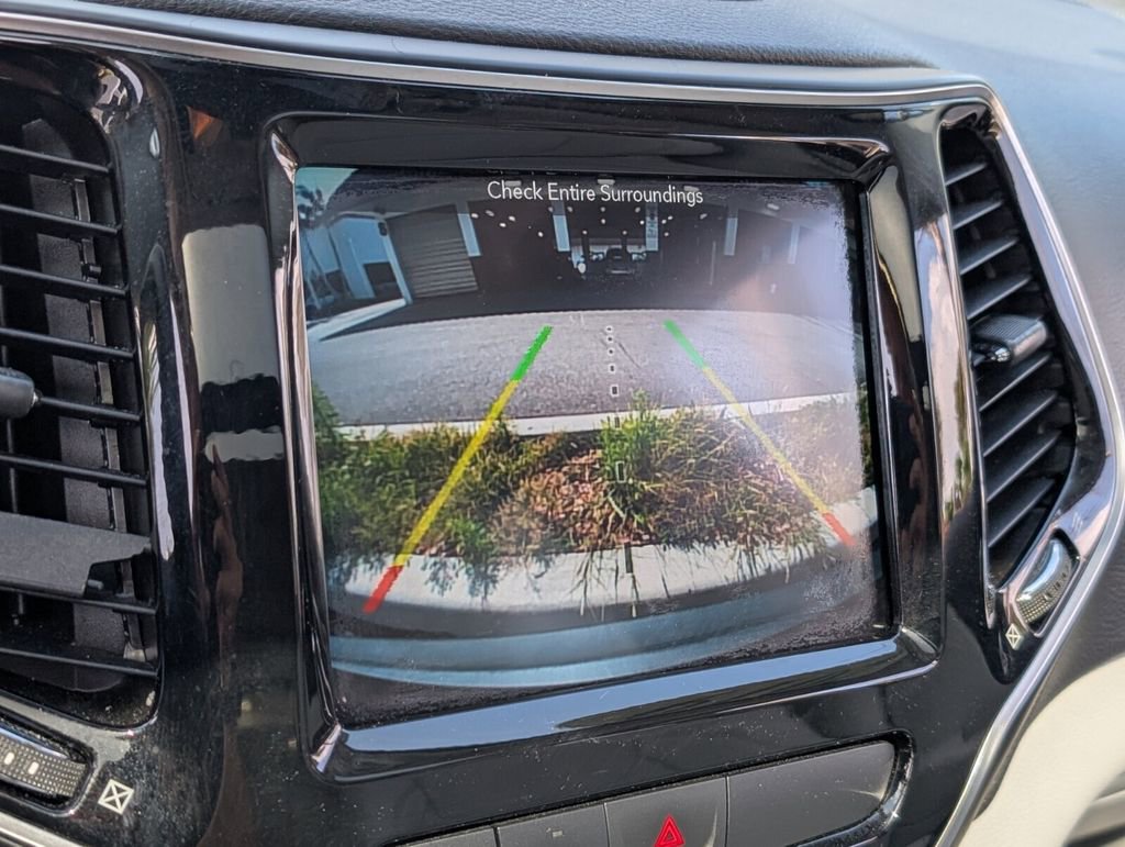 Used 2019 Jeep Cherokee Limited image 22