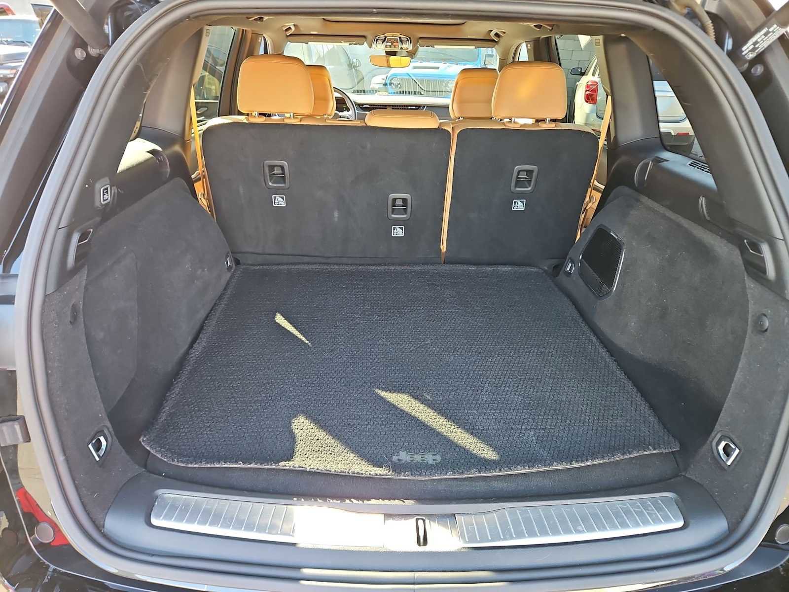 Used 2022 Jeep Grand Cherokee Summit w/ Luxury Tech Group V image 36