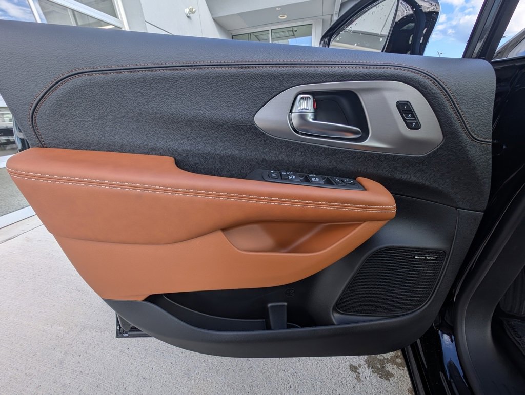 New 2026 Chrysler Pacifica Pinnacle image 43