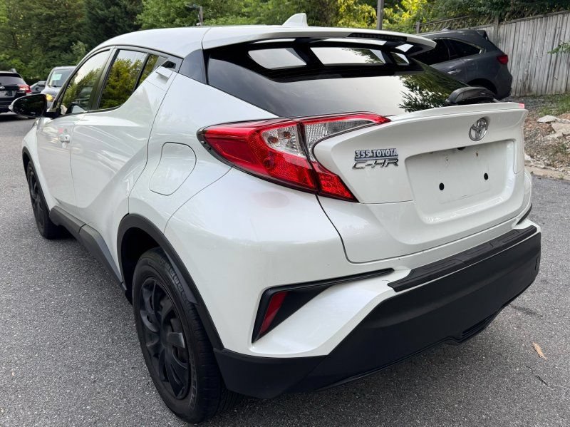 Used 2021 Toyota C-HR LE FWD image 5