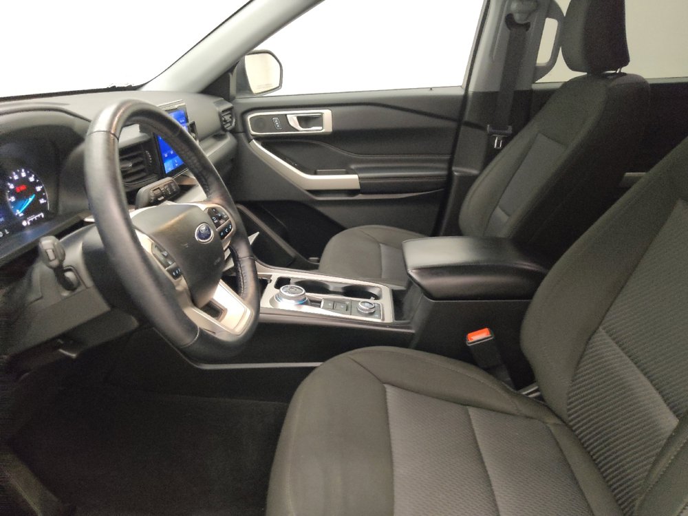 Used 2022 Ford Explorer XLT image 17