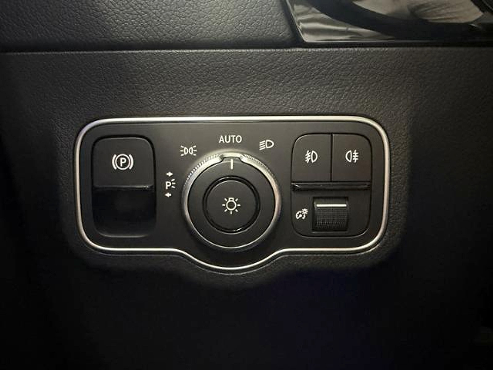 Used 2025 Mercedes-Benz GLA 250 image 21