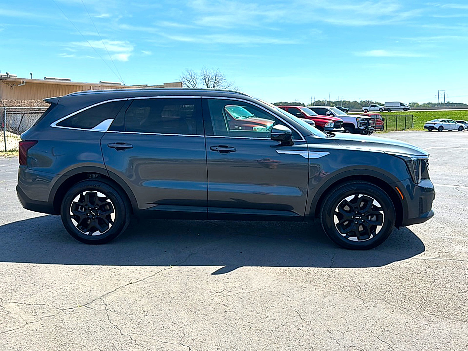 Used 2024 Kia Sorento S image 9