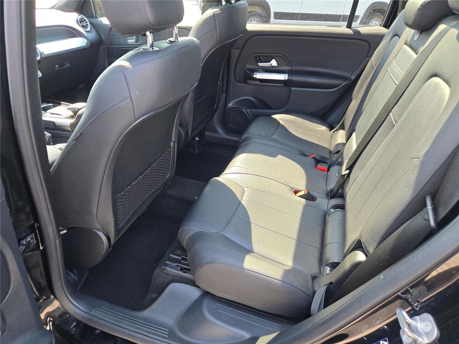 Used 2023 Mercedes-Benz GLB 250 4MATIC w/ Premium Package image 20
