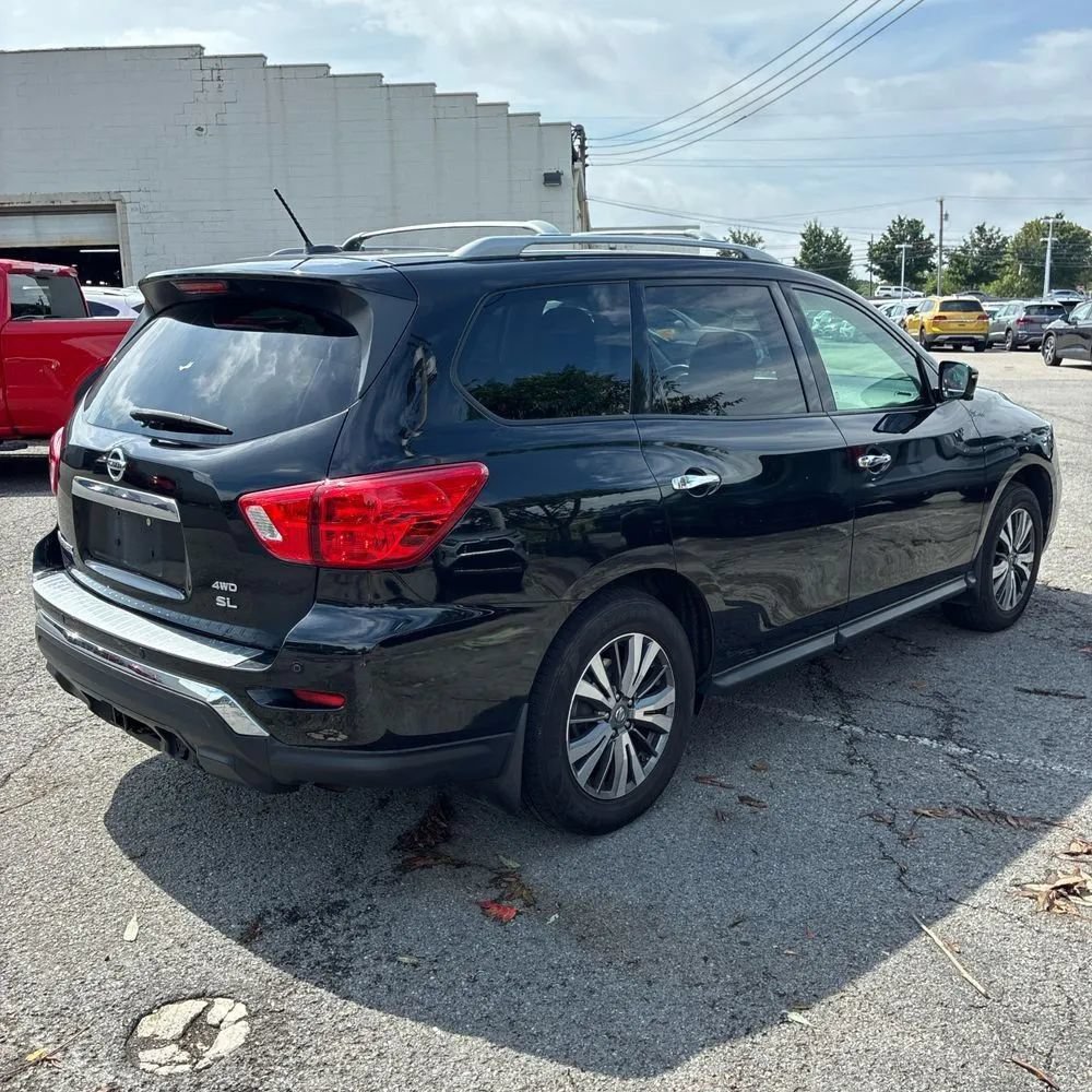 Used 2017 Nissan Pathfinder SL w/ SL Premium Package AWD/4WD image 8