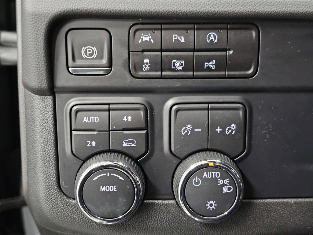 Used 2025 Chevrolet Tahoe LT AWD/4WD image 35