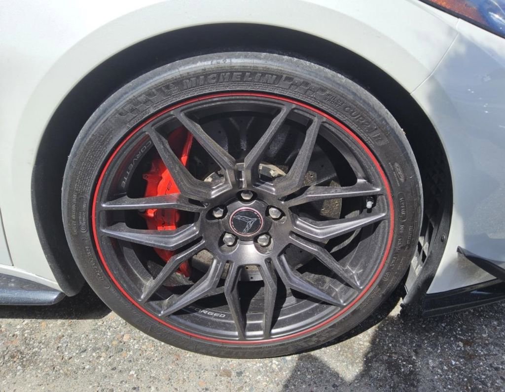 Used 2023 Chevrolet Corvette Z06 w/ Z07 Performance Package RWD image 2