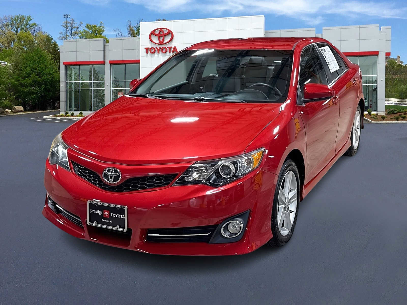 Used 2012 Toyota Camry SE FWD image 1