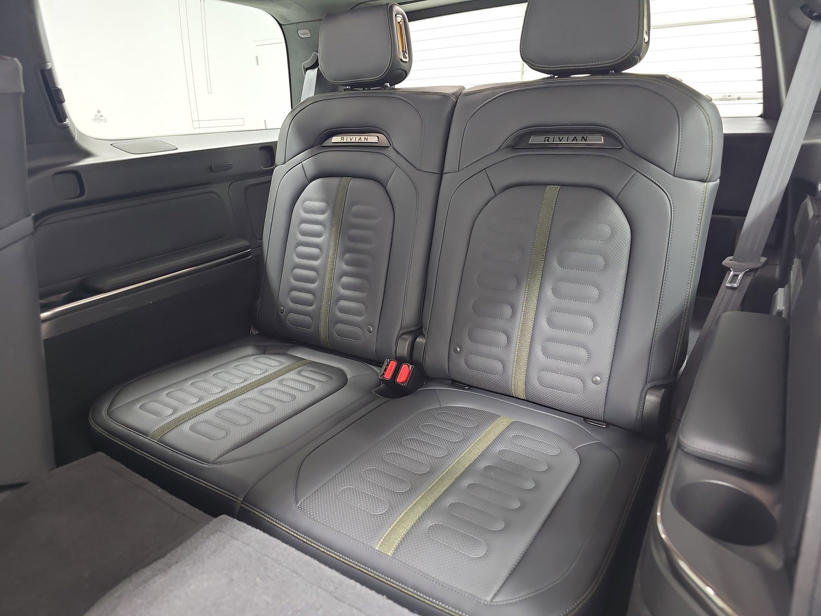Used 2024 Rivian R1S Adventure AWD/4WD image 22