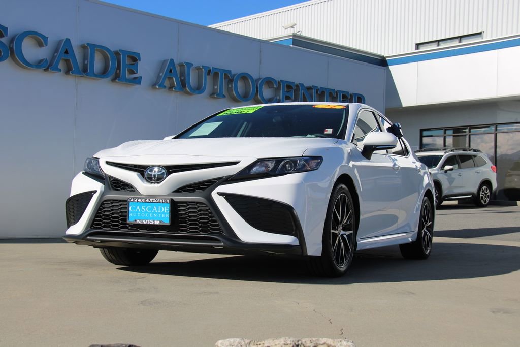 Used 2024 Toyota Camry SE image 2