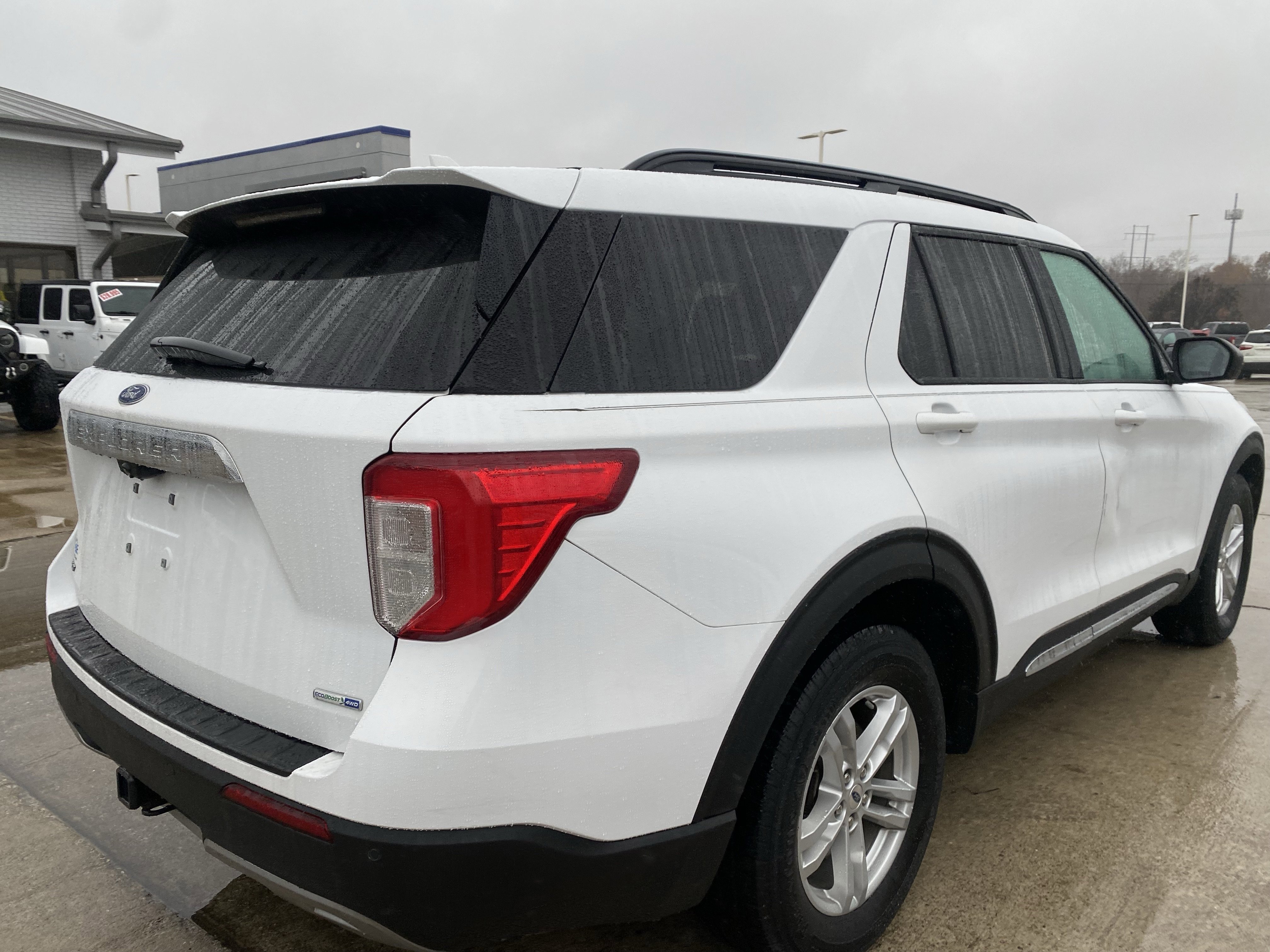 Used 2020 Ford Explorer XLT w/ Equipment Group 202A AWD/4WD image 6