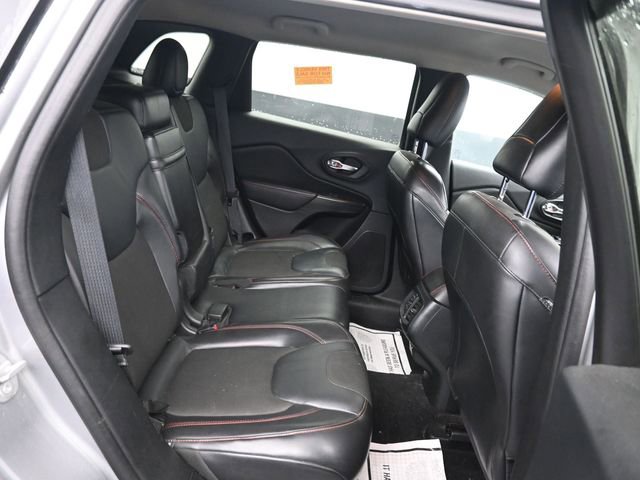 Used 2016 Jeep Cherokee Trailhawk image 6