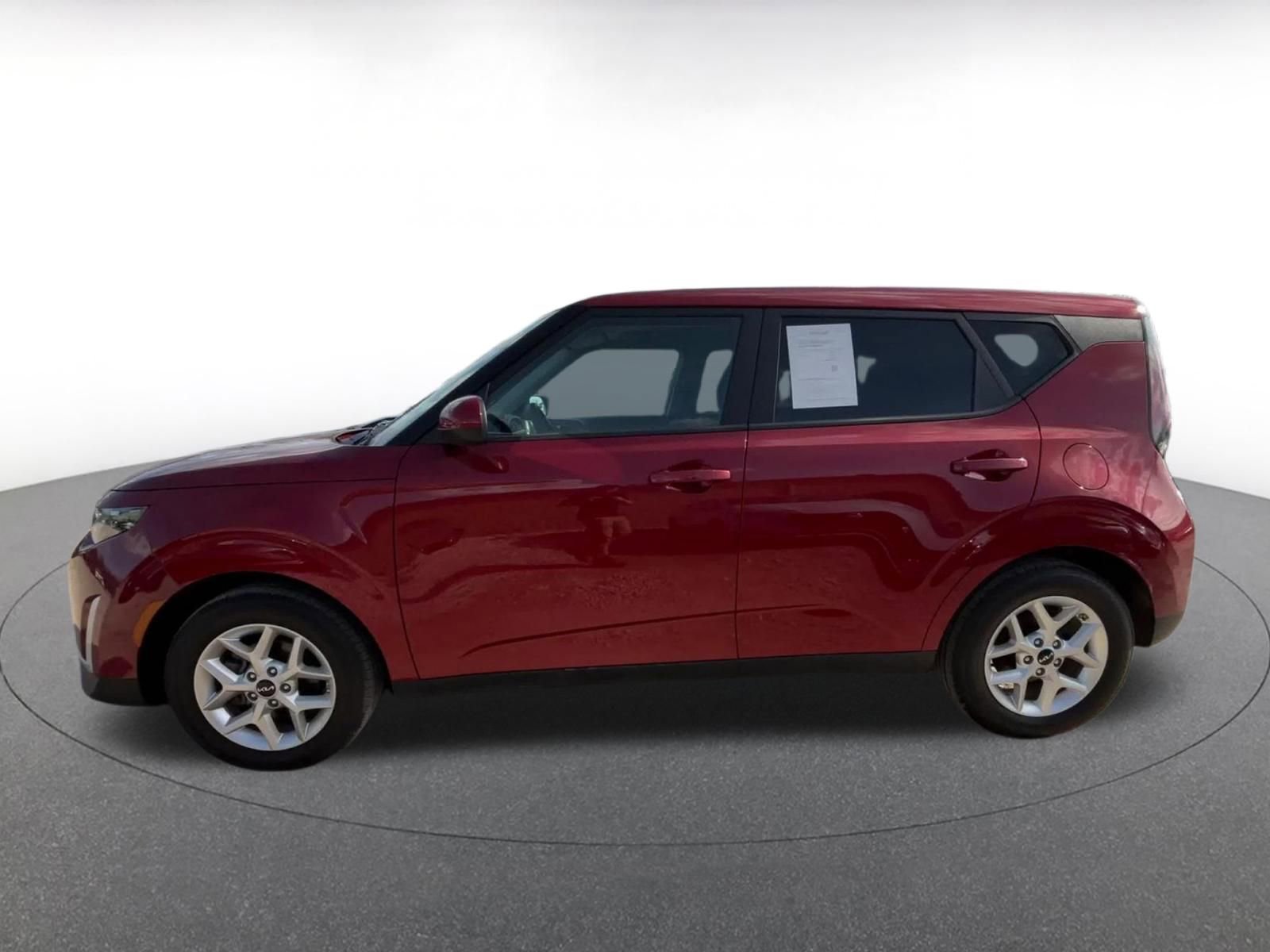 Used 2025 Kia Soul LX w/ LX Technology Package FWD image 9