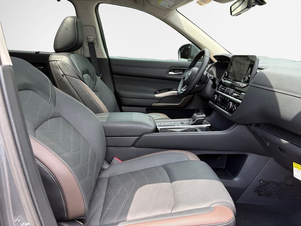 Used 2025 Nissan Pathfinder Platinum w/ Cargo Package FWD image 26